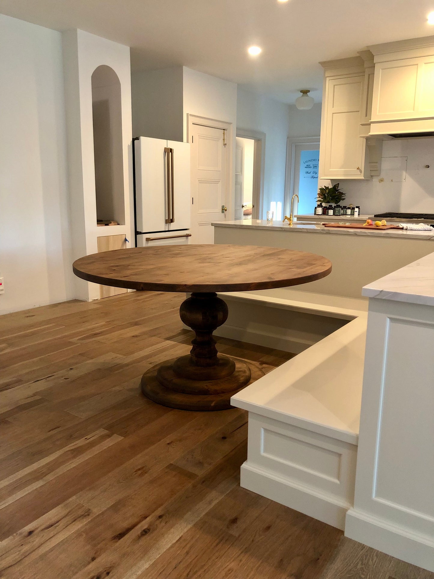 Free shipping - white oak round pedestal table