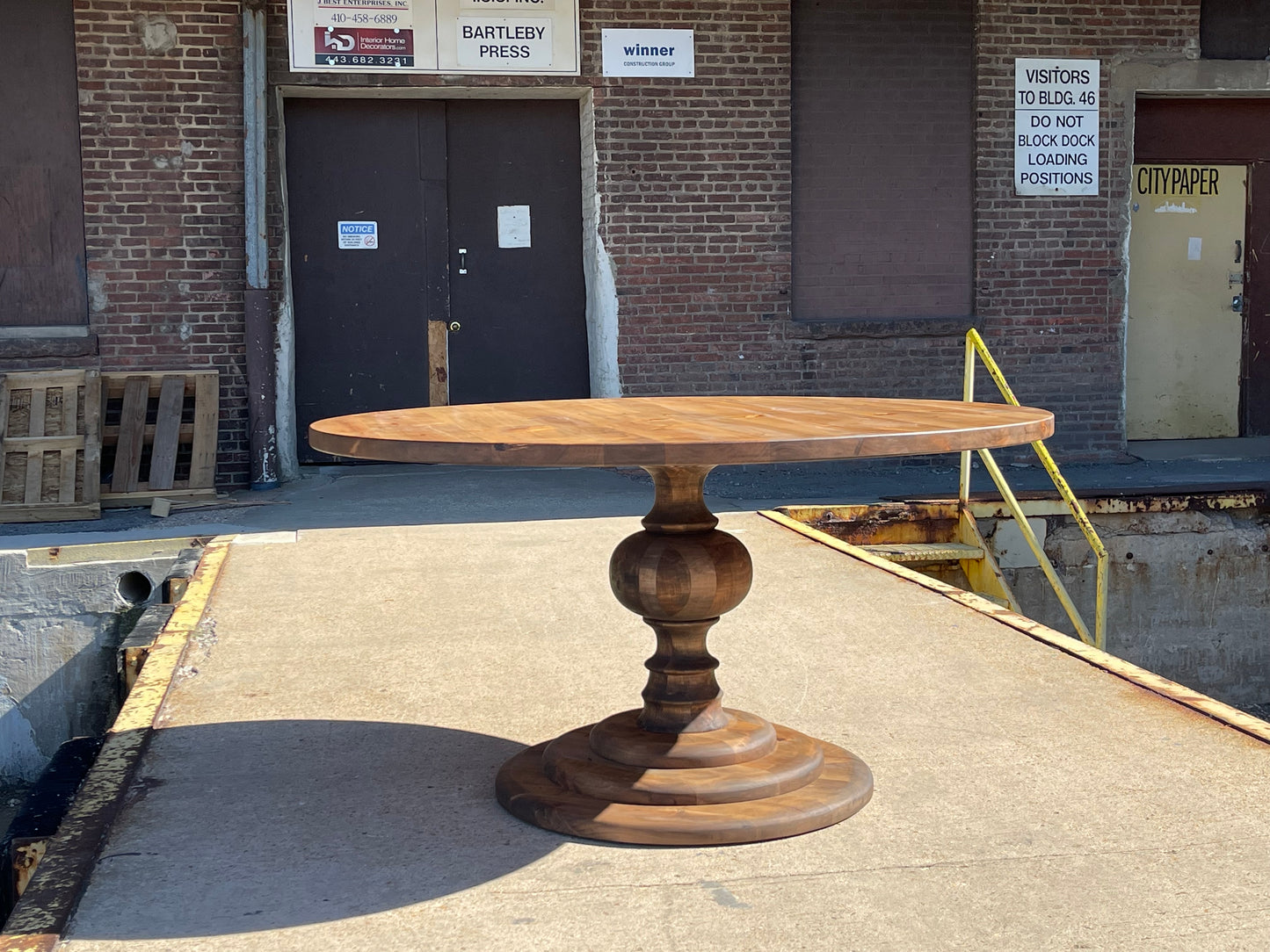 Free shipping - PINE round pedestal table