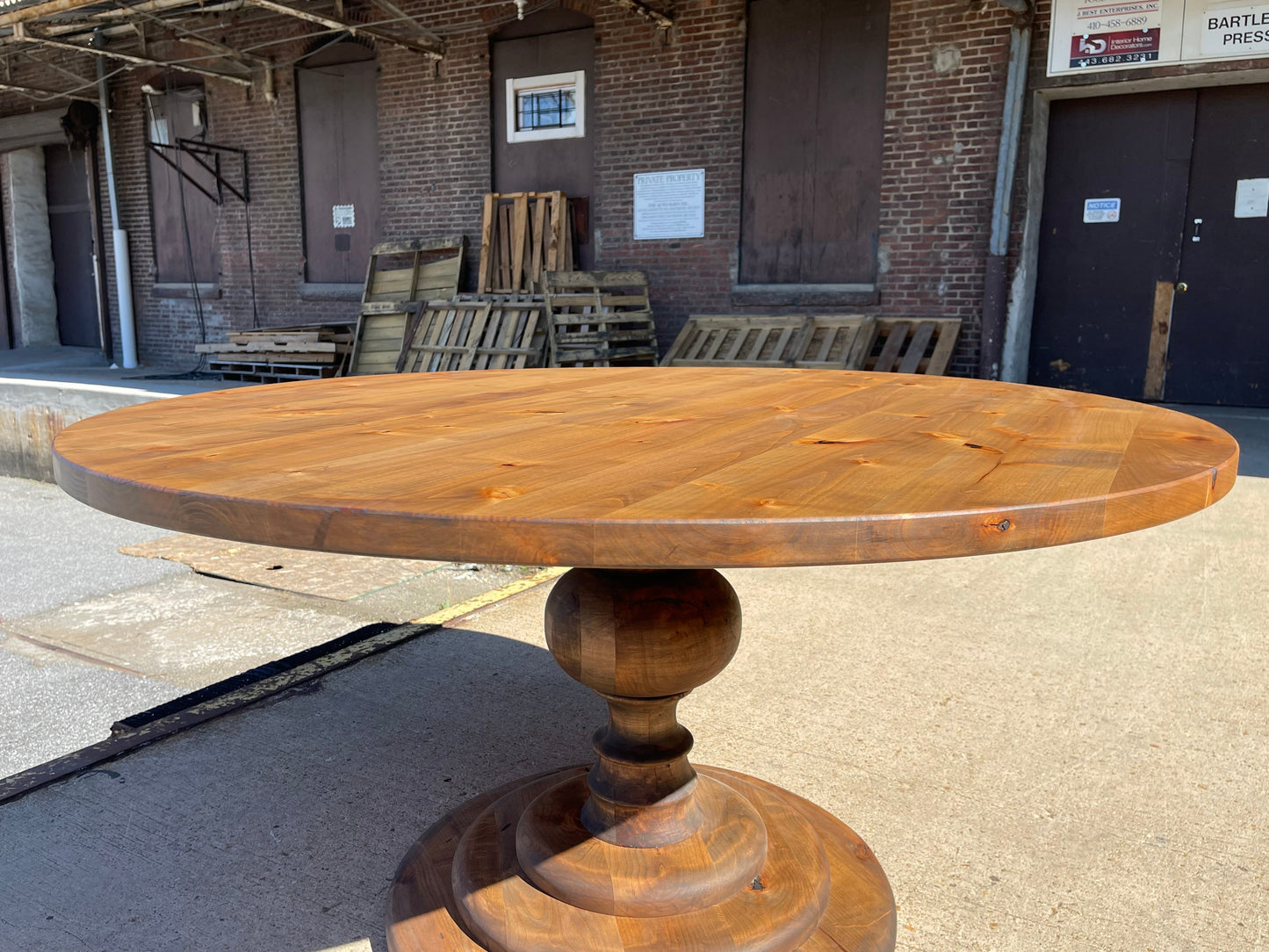 Free shipping - white oak round pedestal table