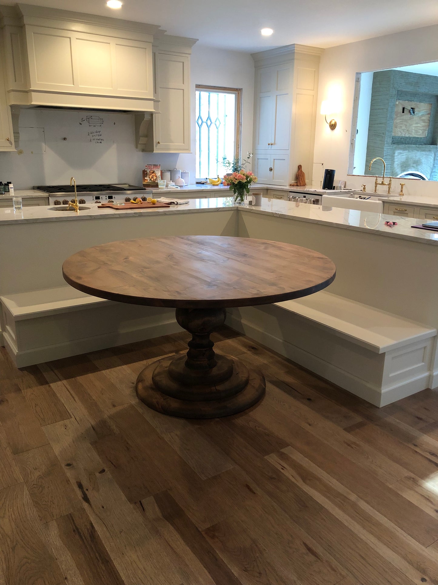 Free shipping - PINE round pedestal table